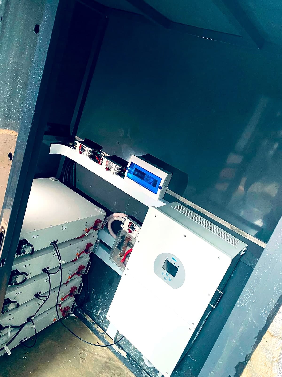 Deye hybrid inverter and lithium battery bank installed by PDOM Hub